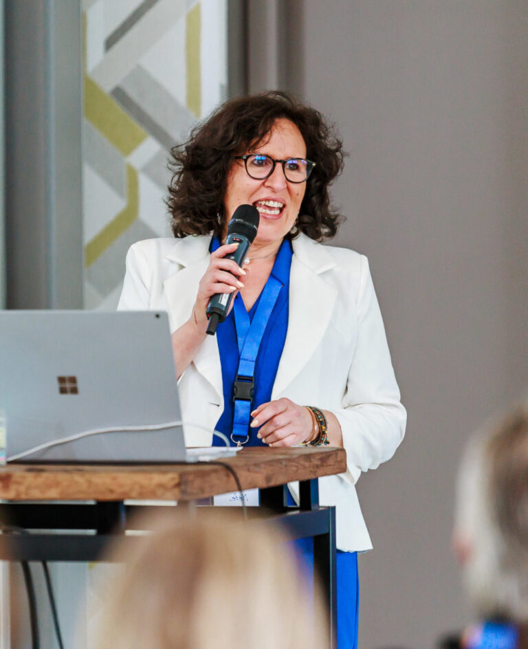 De rol van bewuste en onbewuste processen in hypnose.